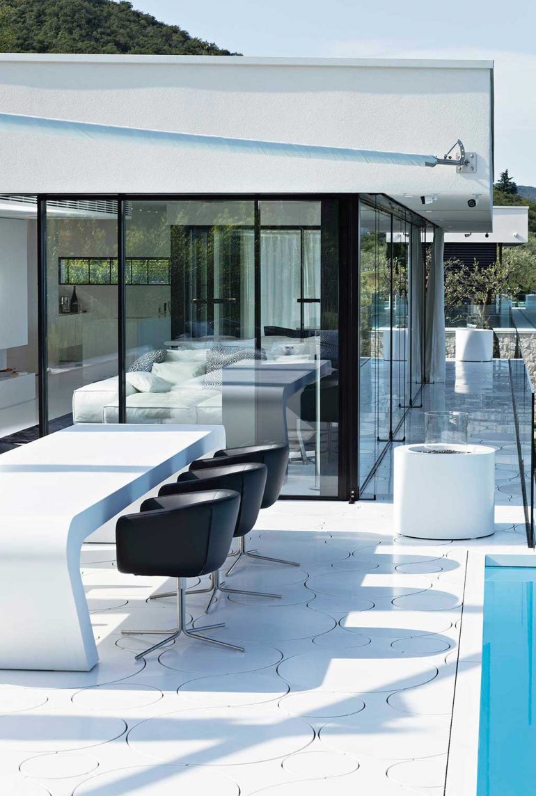 FRENTE AL LAGO. MÁS BLANCO ES MÁS CÁLIDO. | Casa Viva