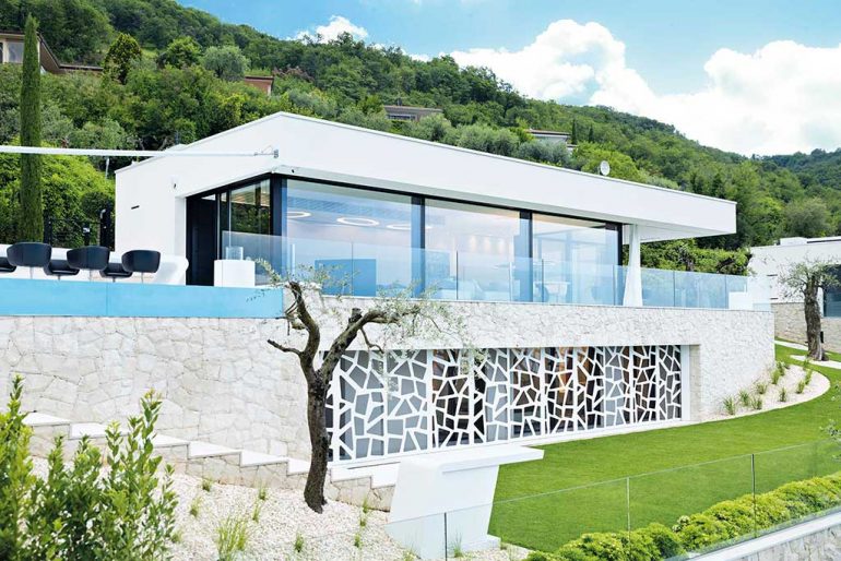 FRENTE AL LAGO. MÁS BLANCO ES MÁS CÁLIDO. | Casa Viva